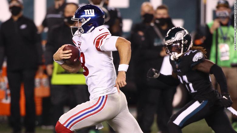 New York Giants quarterback Daniel Jones tackled by the turf after 80-yard run