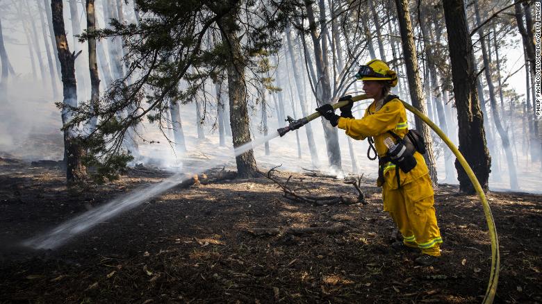 Authorities worry high winds, dry conditions will spread Northern California wildfires this weekend