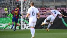 Valverde (right) scores against Barcelona.