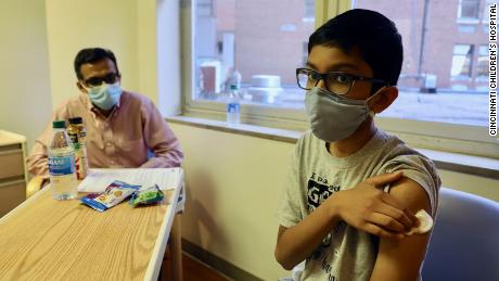 Este niño de 12 años está feliz de probar una vacuna Covid-19