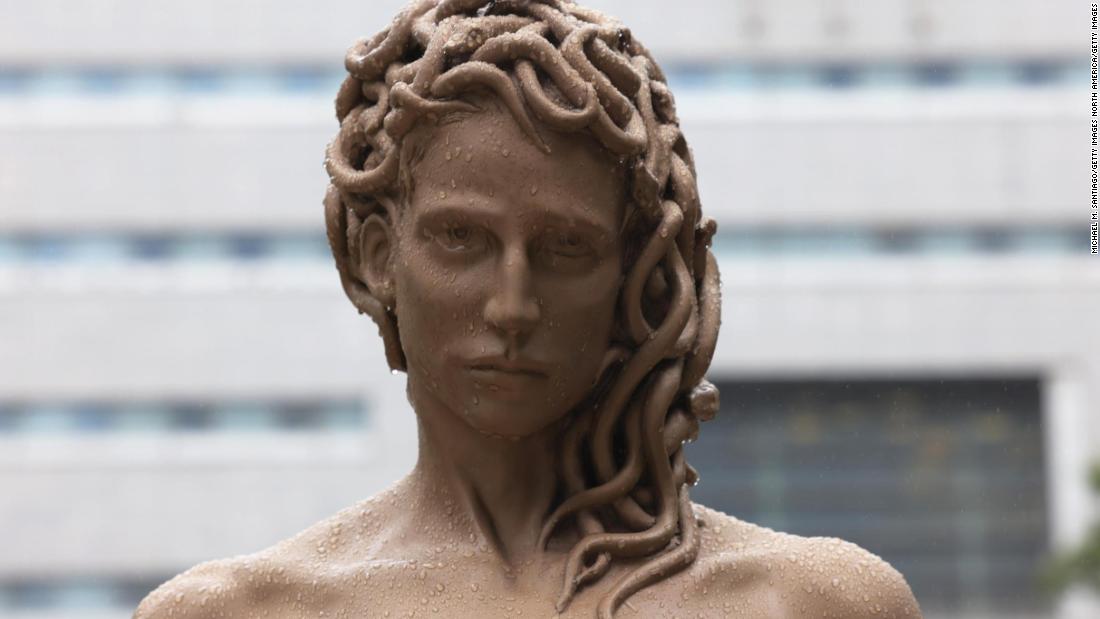 Una Estatua De La Mitol Gica Medusa Que Hizo Un Argentino Se Transforma En Un S Mbolo De La