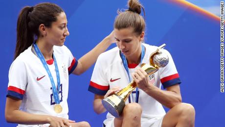 Tobin Heath and Christen Press of the USA celebrate with the FIFA Women&#39;s World Cup Trophy (Photo by Alex Grimm/Getty Images)