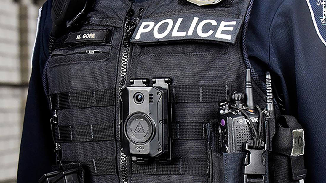 Heup Een deel Of anders Police body cam maker Axon unveils new features it hopes will curb officer  misconduct | CNN Business