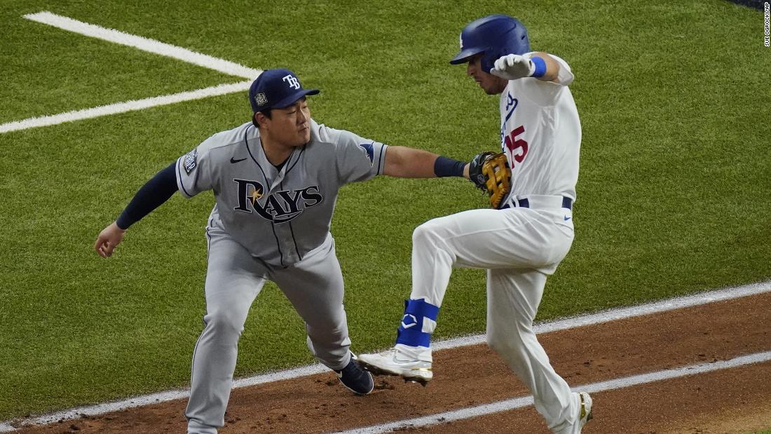 Tampa Bay Rays first baseman Ji-Man Choi tags out Los Angeles Dodgers&#39; Austin Barnes during the third inning.