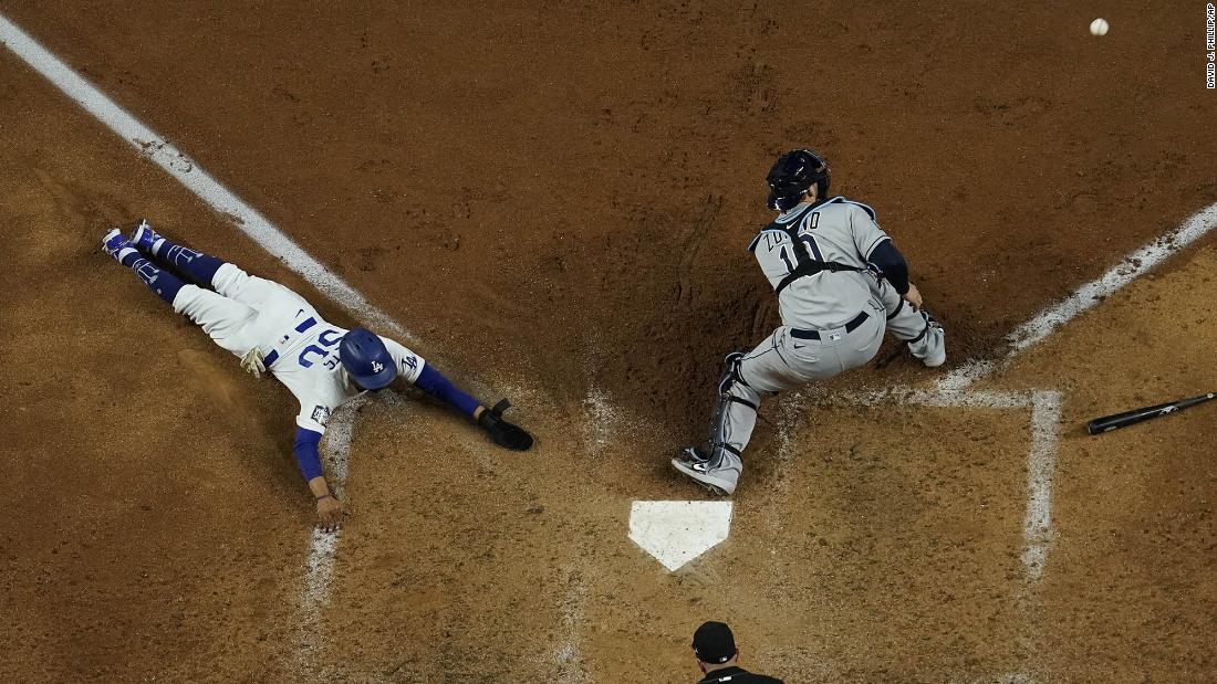 Los Angeles Dodgers&#39; Mookie Betts scores past Tampa Bay Rays catcher Mike Zunino during the sixth inning.