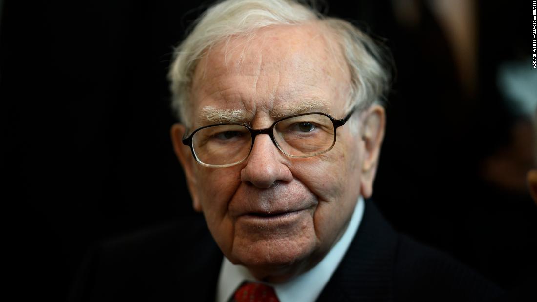 Berkshire Hathaway CEO Warren Buffett is now worth $ 100 billion