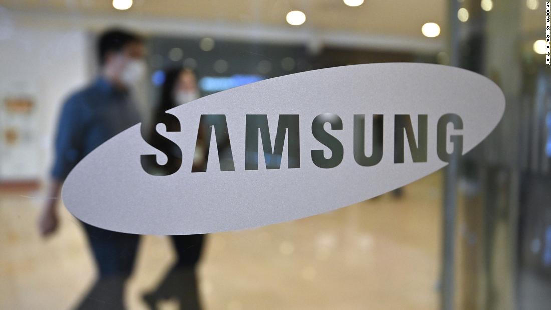 Samsung reports bumper profits but warns of slump ahead