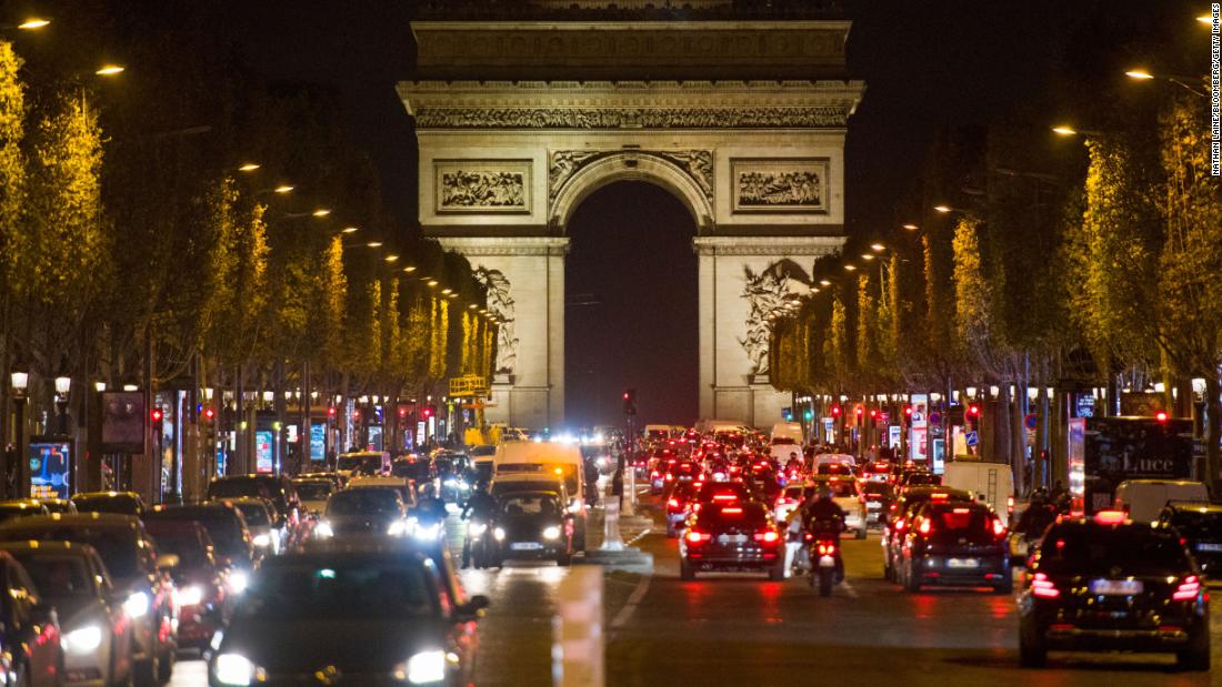 Paris traffic jams French capital gridlocked on eve of lockdown CNN