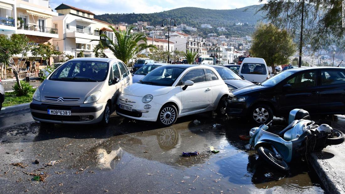 Cars are piled up on Samos after the quake.