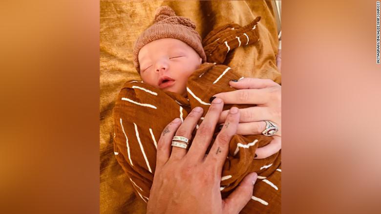 Singer Ashlee Simpson announces birth of her third child