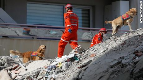 Turkey earthquake: 3-year-old girl rescued alive after 65 hours trapped ...