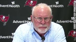 Buccaneers' Bruce Arians won't address futures of Antonio Brown