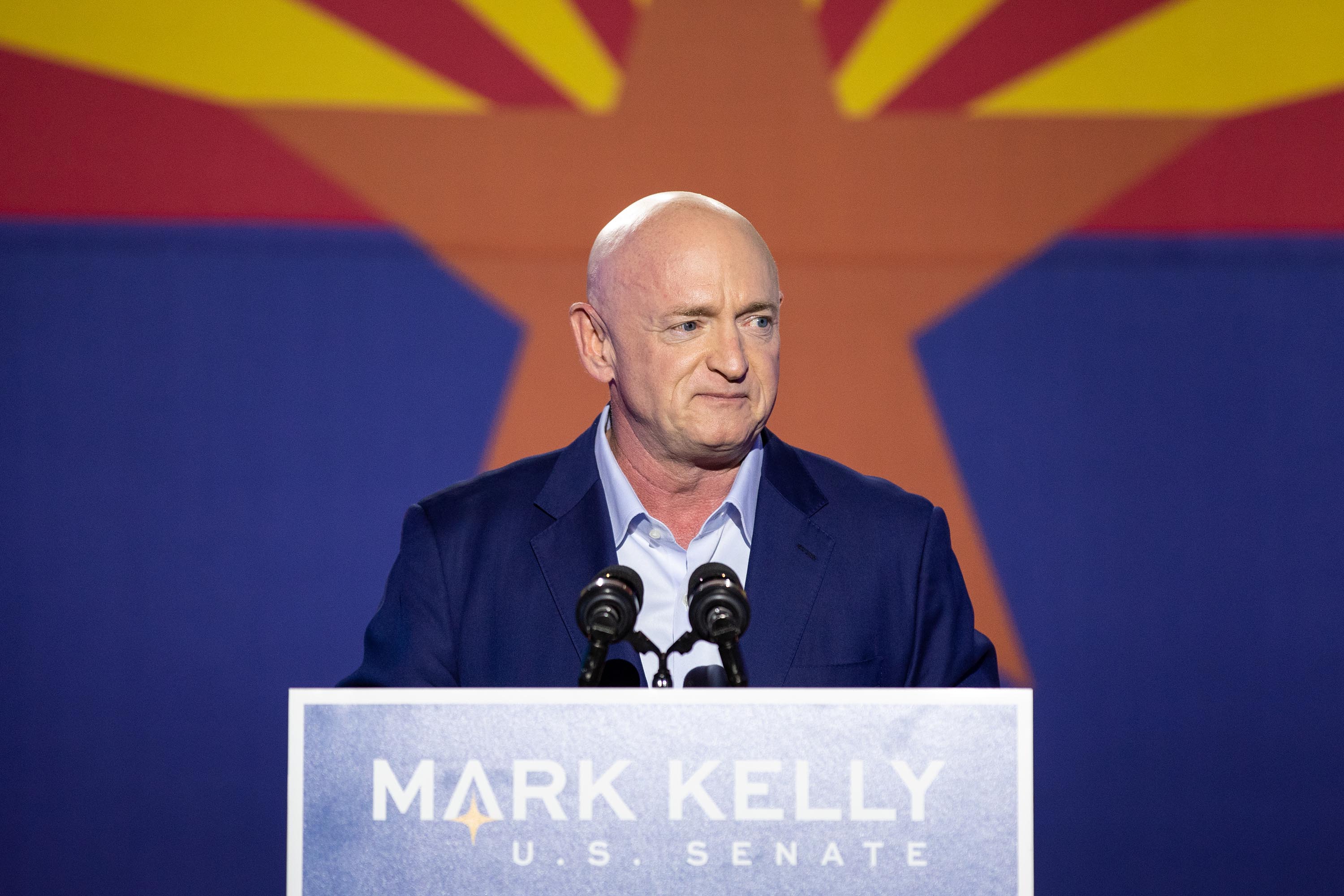 Sen. Mark Kelly raises nearly $9 million in final three months of 2021 |  CNN Politics