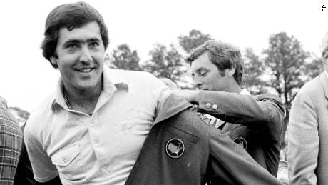 Ballesteros gets the Masters green jacket from last year&#39;s winner, Fuzzy Zoeller, after winning the 1980 Masters.
