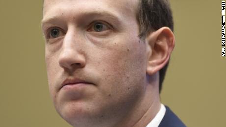 Analysis: After building a radicalization engine, Mark Zuckerberg aims for temperature & # 39;  to lower & # 39;