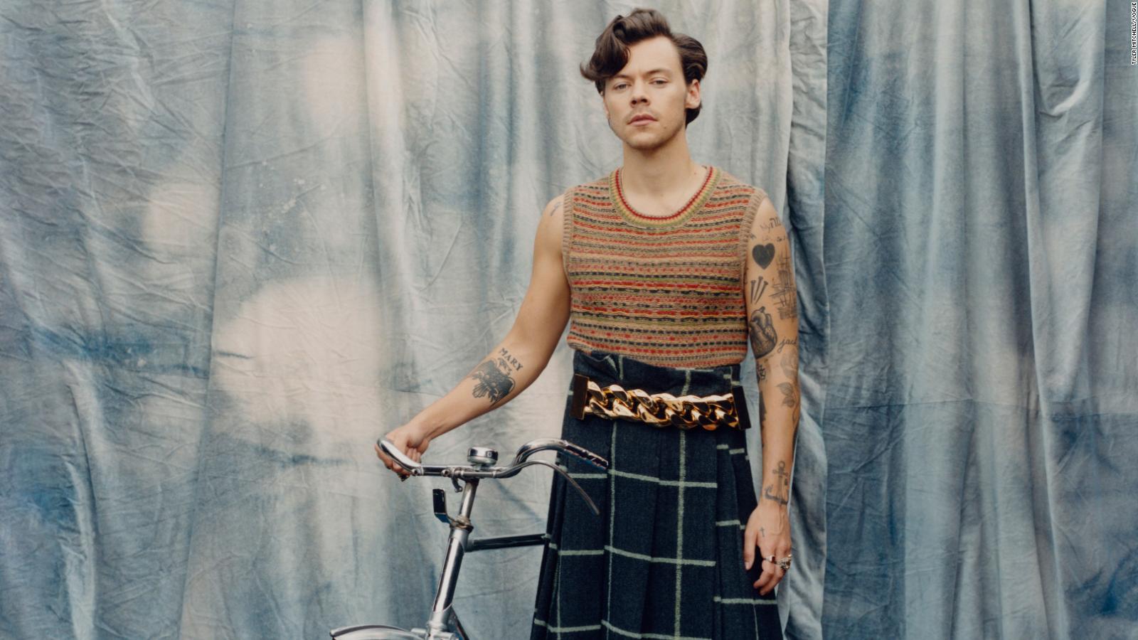 Harry Styles Becomes Vogue S First Ever Solo Male Cover Star Cnn Style