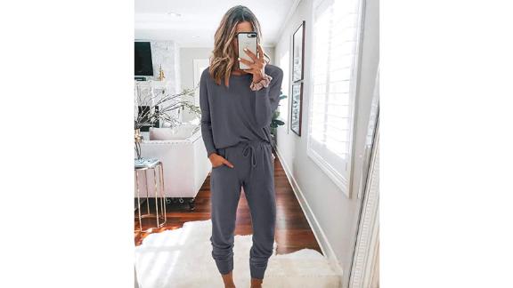 Prettygarden Two-Piece Matching Sweatsuit 