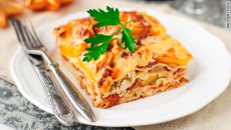 Lasagna ayam dan labu ini akan cocok dengan menu Thanksgiving Anda.