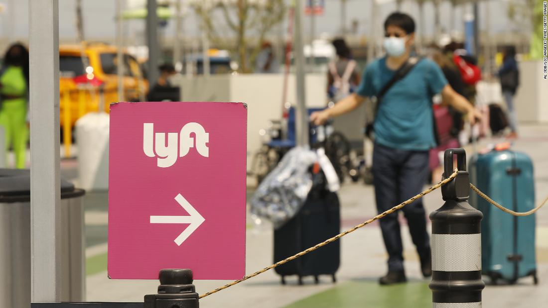 Lyft's Thanksgiving Travel Push Receives Backlash Amid A Worsening Pandemic  | Cnn Business