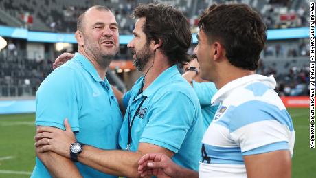 Michael Cheika (left) celebrates Argentina&#39;s victory. 