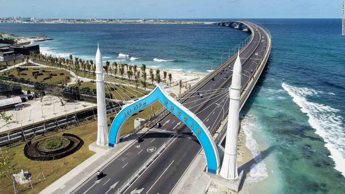 中国-马尔代夫友谊桥于2018年完工，是中国基础设施繁荣在马尔代夫的旗舰项目。