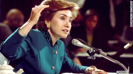 La First Lady Hillary Rodham Clinton testimonia sulla riforma sanitaria nel 1993.