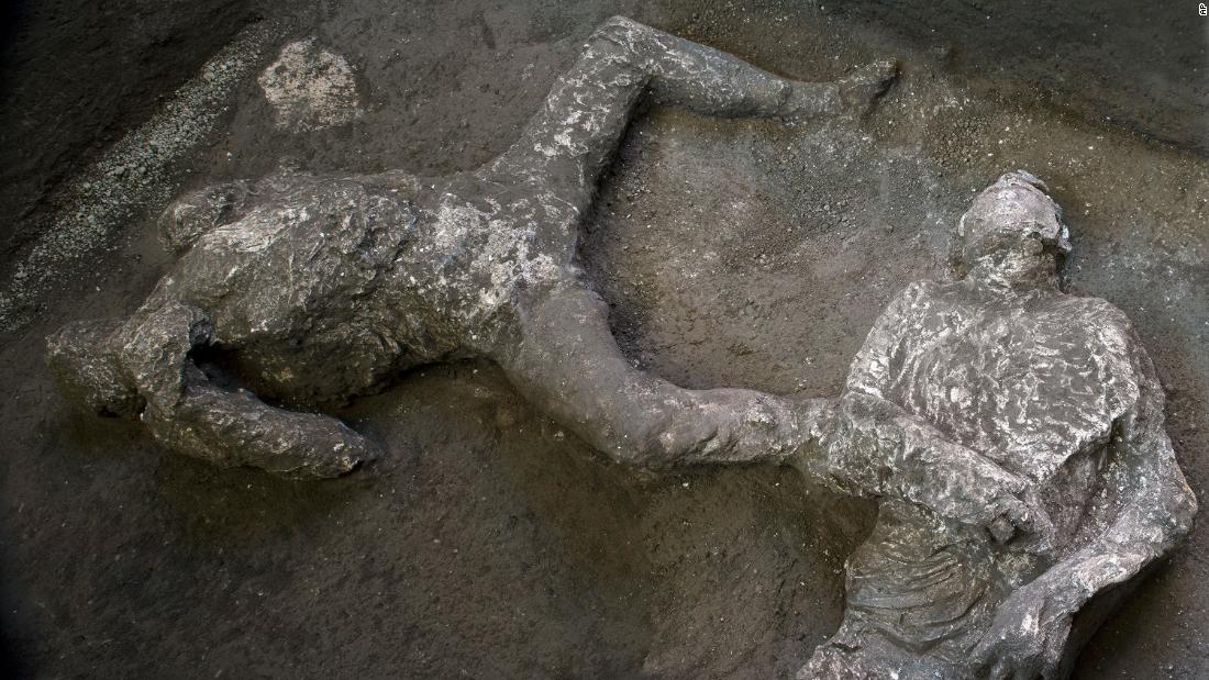 Pompeii ruins reveal bodies of rich man and slave
