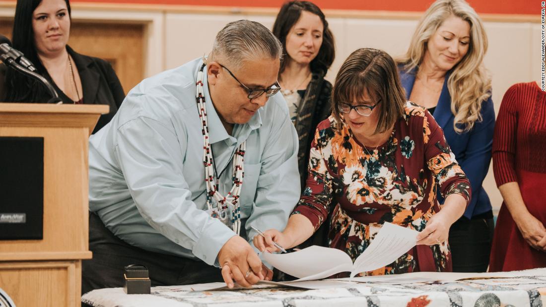 Wiyot Tribal Chair Ted Hernandez and Eureka, California, Mayor Susan Seaman sign the deed transferring the city&#39;s land on Duluwat Island to the Tribe.