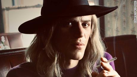 Johnny Flynn as a young David Bowie in &#39;Stardust&#39;