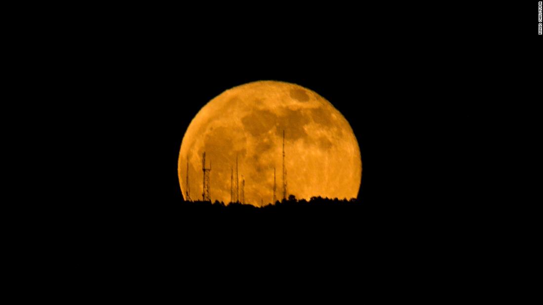 See The Lunar Eclipse During The Full Beaver Moon Cnn