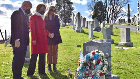 Mark Kelly, who will be sworn in as United States Senator on Wednesday, and his wife, former Representative Gabby Giffords, visit the grave of the late Senator John McCain in Annapolis, Maryland on Tuesday. 