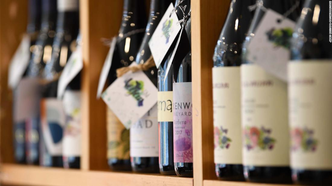 Politicians urge people to buy Australian wine in defiance of China