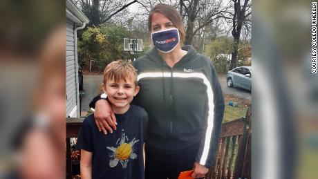 A FedEx driver surprised a boy with a new basketball and hoop after she noticed him playing with a broken one