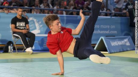 France&#39;s b-boy Martin competes during a battle at the Youth Olympic Games in Buenos Aires, Argentina on October 08, 2018. - The Youth Olympic Games in Buenos Aires hosted the world&#39;s best youth break dancers to compete for the first ever Olympic medal in the athletic art. (Photo by EITAN ABRAMOVICH / AFP)        (Photo credit should read EITAN ABRAMOVICH/AFP via Getty Images)