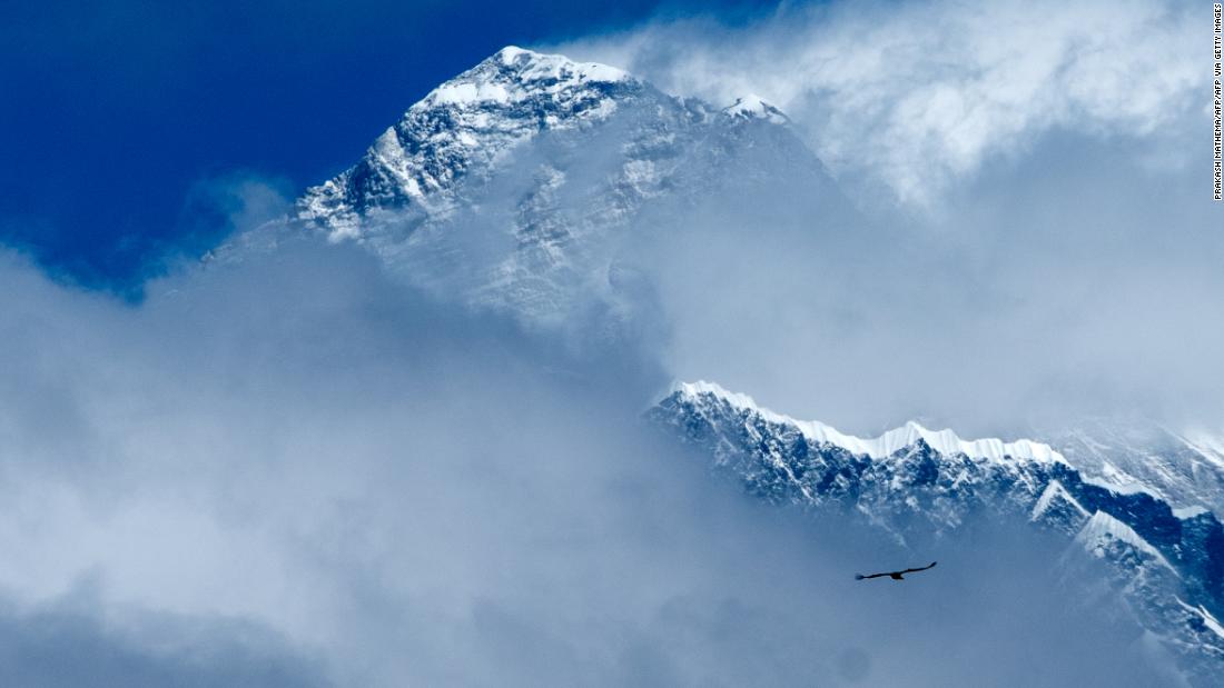Monte Everest: China crea una «línea divisoria» en el Everest debido a preocupaciones de COVID-19