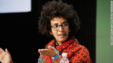 Timnit Gebru, Chercheur En Ia De Google, S'Exprime Sur Scène Lors De La Troisième Journée De Techcrunch Disrupt Sf 2018 Au Moscone Center Le 7 Septembre 2018 À San Francisco, En Californie.  (Photo Par Kimberly White / Getty Images Pour Techcrunch)