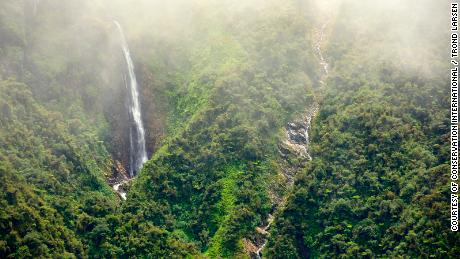 Beautiful waterfalls and waterfalls run throughout the Andean mountains.  
