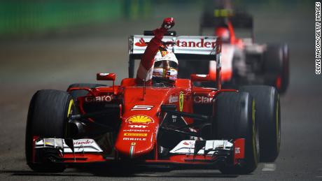 Sebastian Vettel ganó tres victorias con Ferrari en 2015, su primera temporada con el equipo.