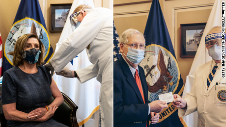 La présidente de la Chambre, Nancy Pelosi, à gauche, et le chef de la majorité au Sénat de l'époque, Mitch McConnell, ont été vaccinés avec leur première dose en décembre.