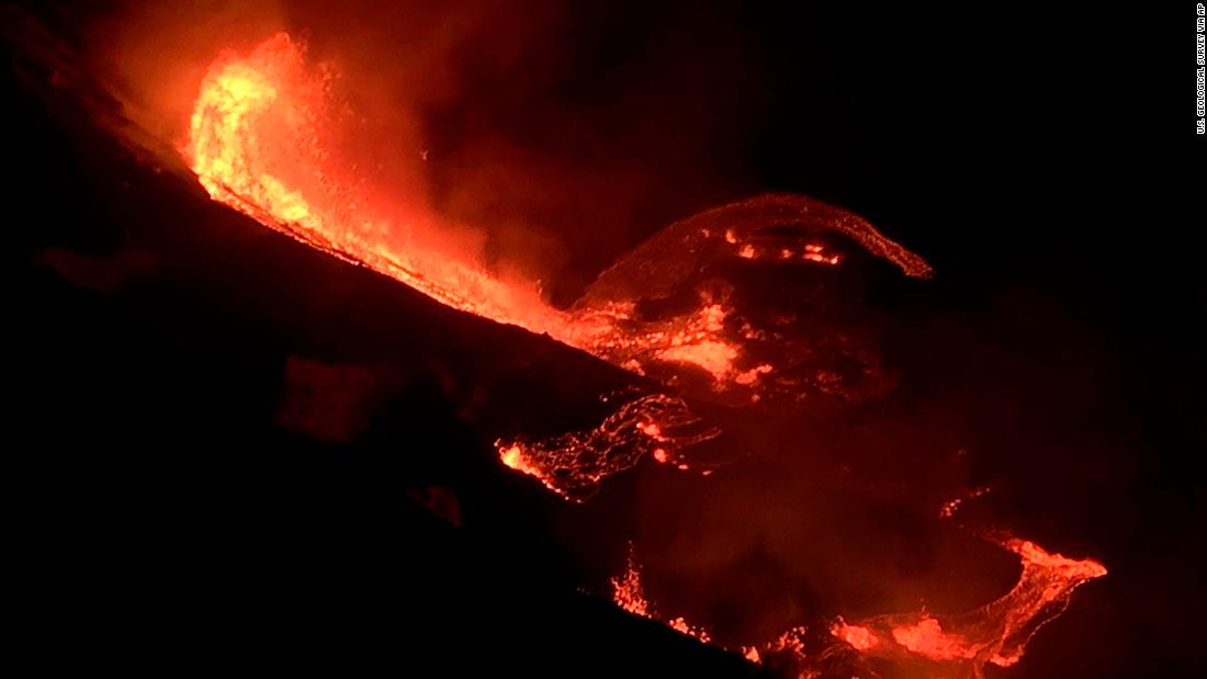 Hawaii residents told to stay home as Kilauea volcano erupts