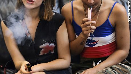 Study finds that young adults who evaporate cannabis have more coughs, bronchitis and wheezing 