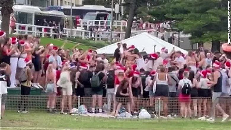 Beach Party 2022 Sydney Christmas Day Australia Covid: Sydney Christmas Beach Party Sparks 'Backpacker'  Deportation Threat | Cnn Travel