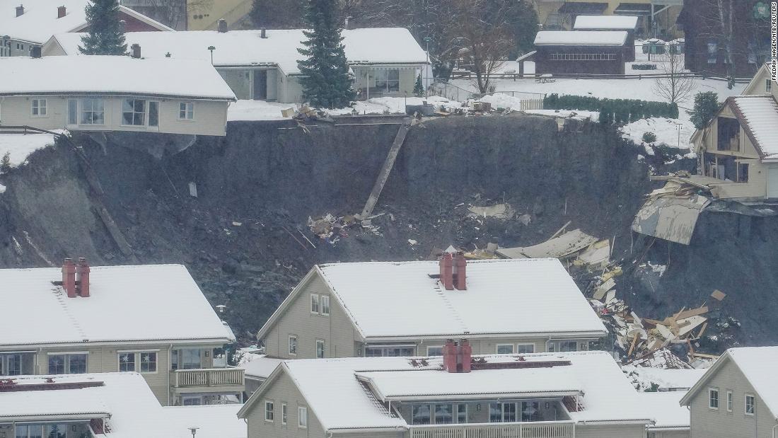 11 people missing after a landslide hit southern Norway, leaving a large crater