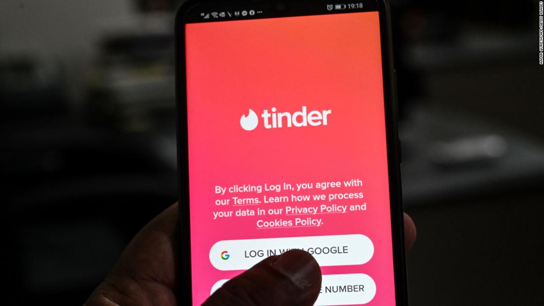 Tinder, Engsel, dan aplikasi kencan lainnya untuk menunjukkan status vaksinasi pengguna Inggris