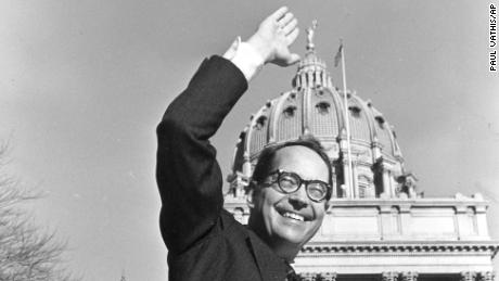 In this December 13, 1978, file photo, Pennsylvania Governor-elect Dick Thornburgh waves at photographers from the front steps of the Sate Capitol in Harrisburg, Pennsylvania. 