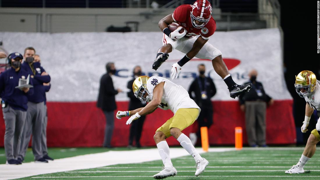 Najee Harris drives 9 hours to support teammates at Alabama's Pro Day  following canceled flight