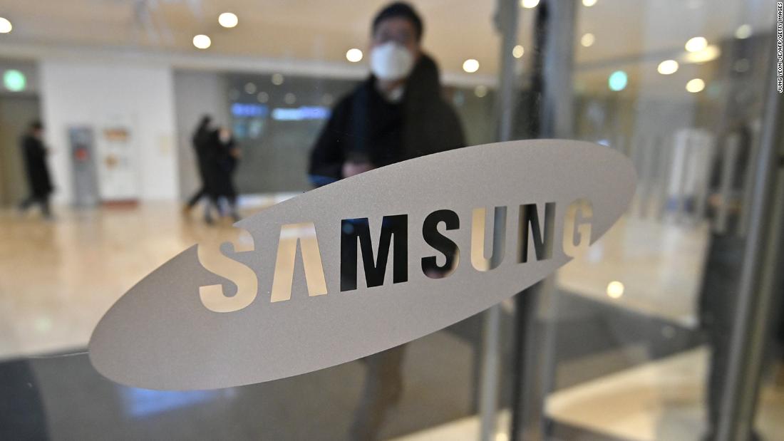 Samsung says profits are likely to increase, but competition with smartphones is fierce