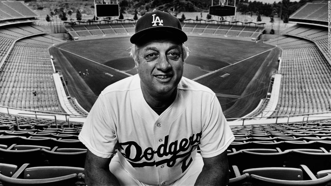 Tommy Lasorda Legend Los Angeles Baseball Manager Fan v8 T Shirt