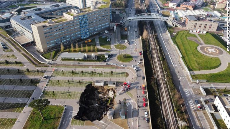 Huge sinkhole appears in Italian hospital parking lot 