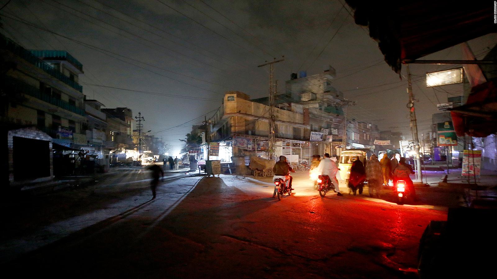 Power outage plunges Pakistan into darkness - CNN